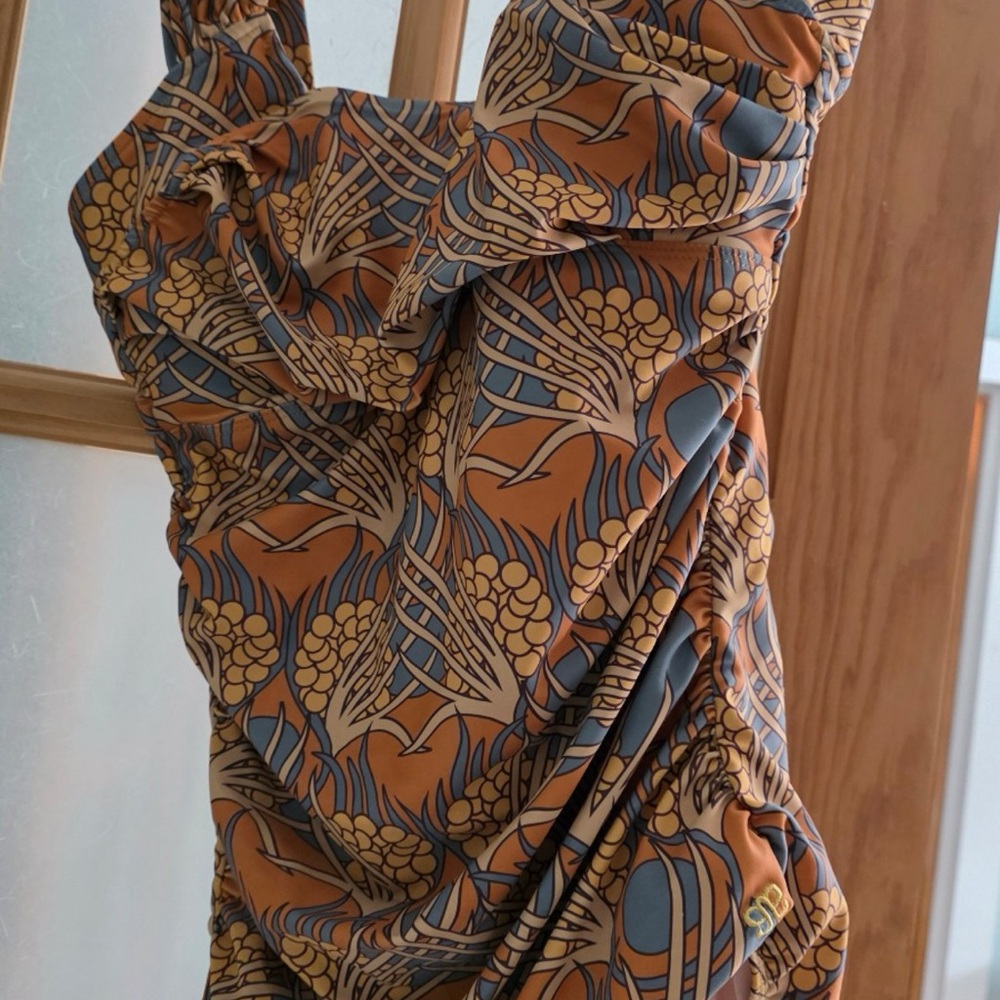 Albion Fit one piece size Medium